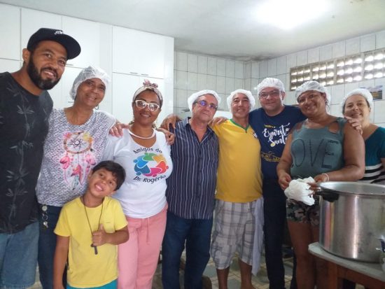 marmita - Guarapari: Grupo de mulheres se une para fazer marmitas em prol das cidades atingidas pela chuva