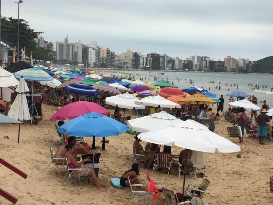 Guarapari tem praias cheias no primeiro sábado do ano 2 praia sábado 02 2