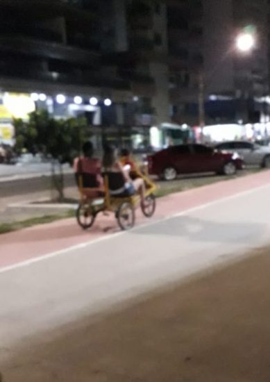 Triciclo1 1 - Guarapari: Triciclos circulam na orla da Praia do Morro mesmo com proibição em decreto