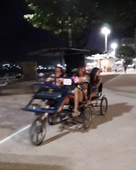Triciclo2 1 - Guarapari: Triciclos circulam na orla da Praia do Morro mesmo com proibição em decreto