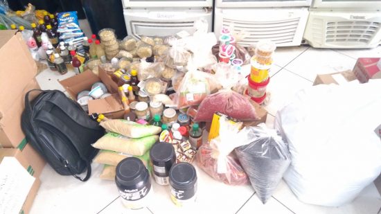 procon apreensão1 - Mais de 400 produtos vencidos são apreendidos em loja de produtos naturais em Guarapari