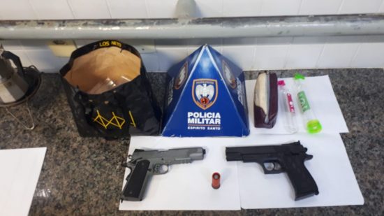 releasepm12fev - PM apreende armas falsas em Guarapari