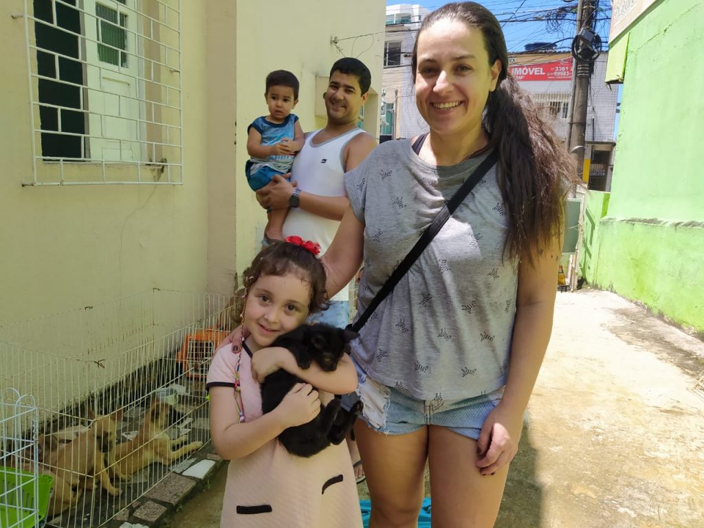 57383d9e 7c6c 42b6 b1f9 183e46e2d125 - Feira conecta animais sem lar a famílias em Guarapari