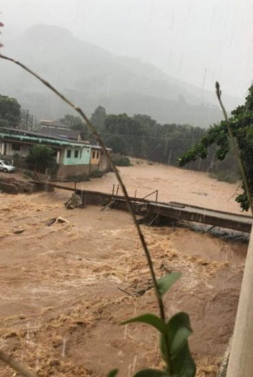 Alfredo Chuva - Guarapari, Alfredo Chaves e Iconha estão entre as cidades atingidas pela forte chuva do final de semana