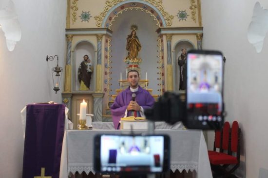 Santa Missa online - Igreja católica de Guarapari transmitirá Santa Missa online nesse domingo (29)