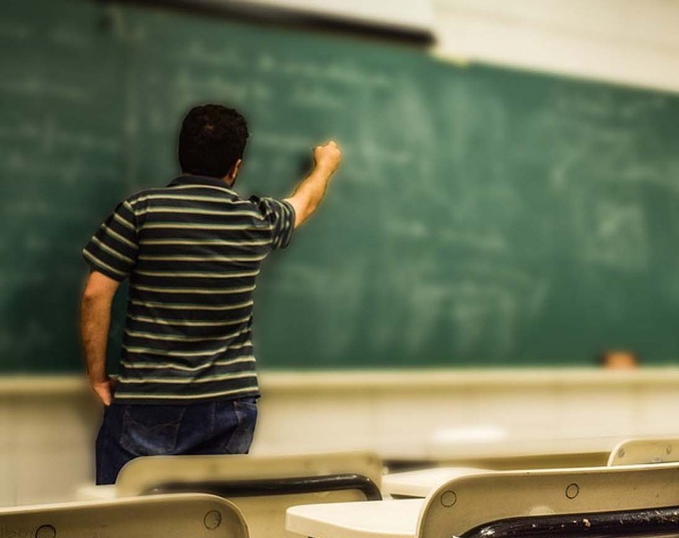 aula educacao professor sala de aula ensino quadro negro