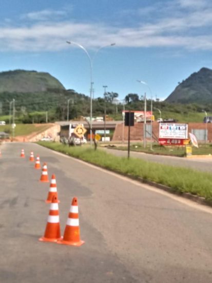barreira2 - Polícia auxilia prefeitura no cumprimento do decreto que suspende a entrada de ônibus de turismo em Guarapari