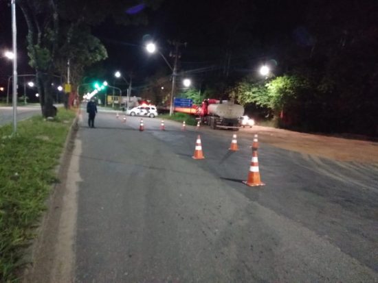Polícia auxilia prefeitura no cumprimento do decreto que suspende a entrada de ônibus de turismo em Guarapari 3 barreira3