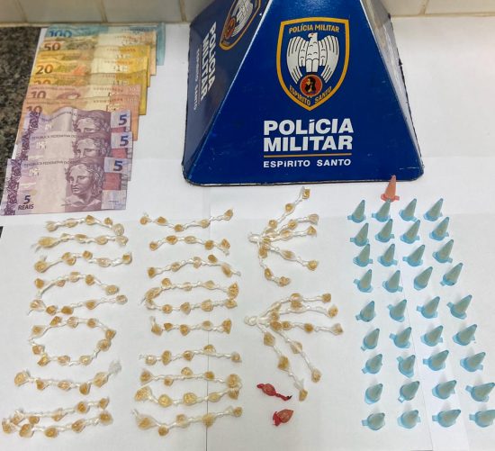 Polícia apreende submetralhadora e detém menor com drogas em Guarapari 2 drogas menor