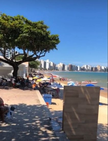 isolamento3 1 - Coronavírus: Praia do Morro segue movimentada após decreto de isolamento social em Guarapari
