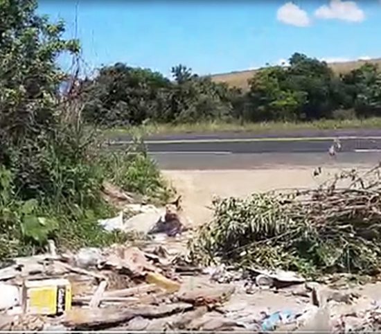 lixão3 - Associação de moradores de Meaípe denuncia lixão clandestino no bairro em Guarapari