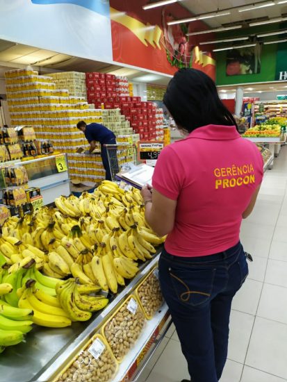 Supermercados são fiscalizados após denúncias de aumento de preços em Guarapari 2 procon