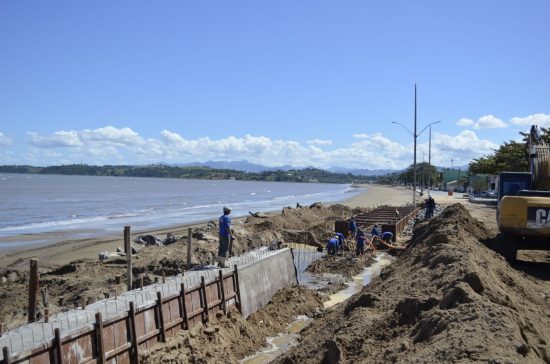 Muro Vila Samarco 2 - Anchieta: Construção do muro de contenção da Vila Samarco inicia mais uma etapa