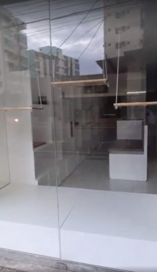 Coronavírus: Vitrines vazias retratam incertezas de lojistas em Guarapari 1 ana bisai