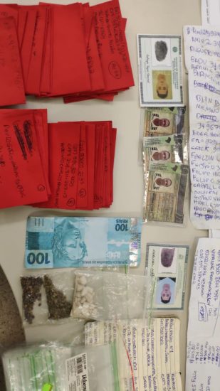 deic - Policiais civis prendem suspeito de aplicar golpes usando documentos falsos em Guarapari
