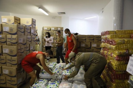 governo cestas - Governo faz entrega de cestas básicas arrecadadas no programa ES Solidário