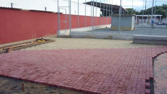 praca obras 2 - Construção de praça e obras de pavimentação seguem em Anchieta