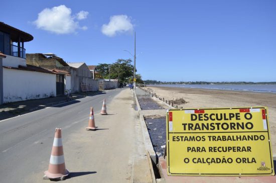 praia central - Anchieta: Construção do muro de contenção da Vila Samarco inicia mais uma etapa