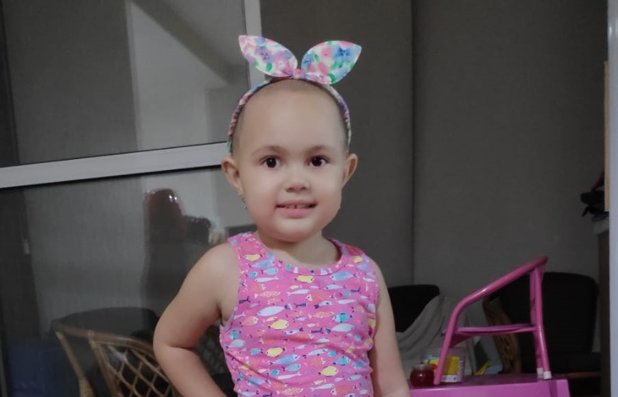 Menina de três anos é diagnosticada com leucemia em Guarapari e família pede doações de sangue