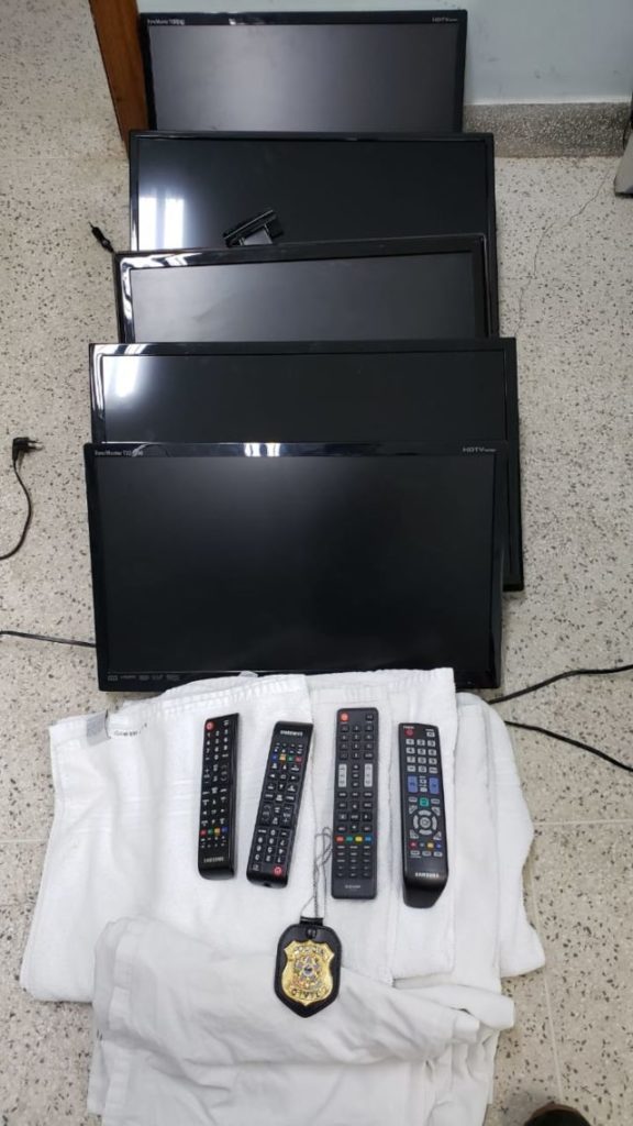 Polícia recupera televisores furtados por funcionário de pousada em Guarapari