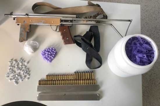 PC apreende submetralhadora, munição e drogas em Guarapari 1 IMG 20200505 WA0073 e1588774615995