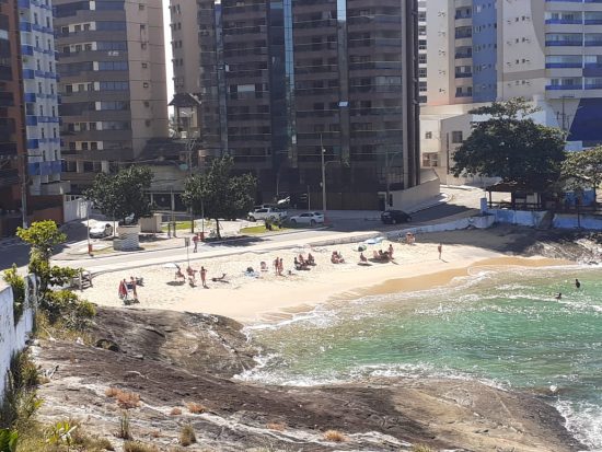 Virtudes - Moradores de Guarapari registram praias movimentadas e relatam preocupação