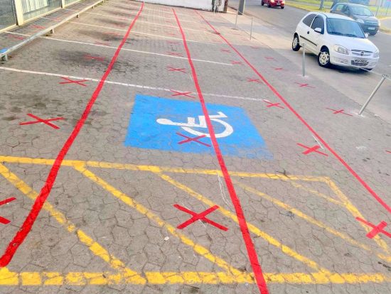 Prefeitura de Guarapari demarca agências da Caixa Econômica e distribuirá máscaras