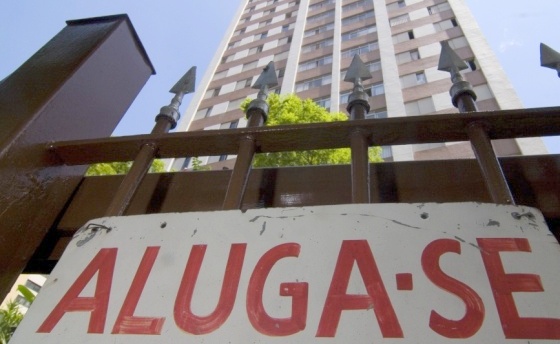 58d41fc274faa aluguel aluga se placa Divulgacao - Imóveis de aluguel para temporada buscam regularização em Guarapari