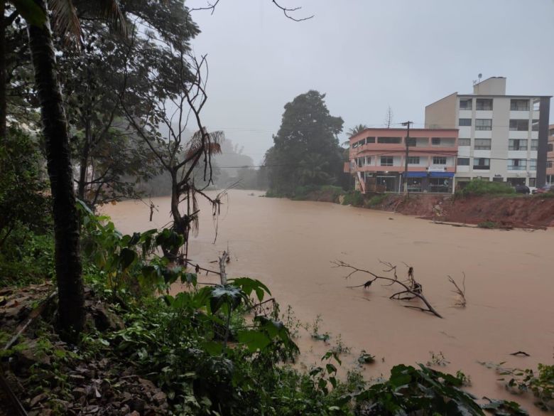 ChuvaAlfredo2 - INMET emite alerta de chuva com risco de alagamento para Guarapari e outras 36 cidades do ES
