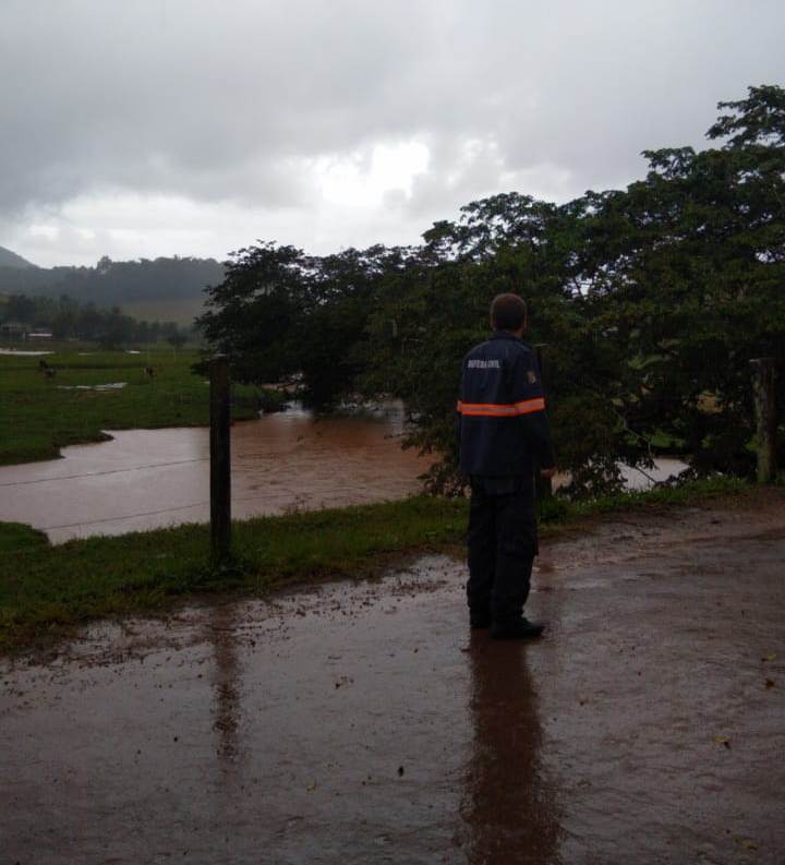 Anchieta foi cidade do ES onde mais choveu nas últimas 24h; Defesa Civil emite alerta