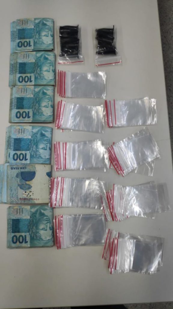 Equipes da Deic e Denarc de Guarapari prendem suspeito de entregar cocaína em domicílio