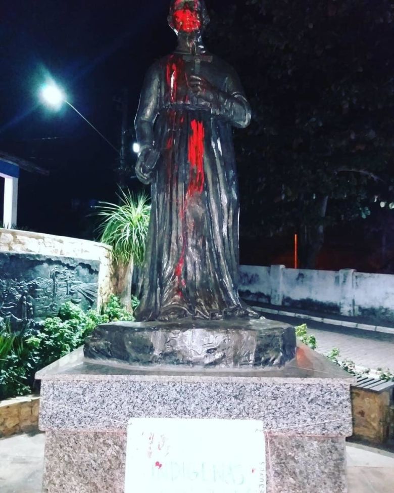 Estátua de São José de Anchieta é alvo de vandalismo no Litoral Sul