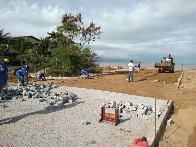 Prefeitura de Anchieta conclui muro de contenção da maré na Vila Samarco