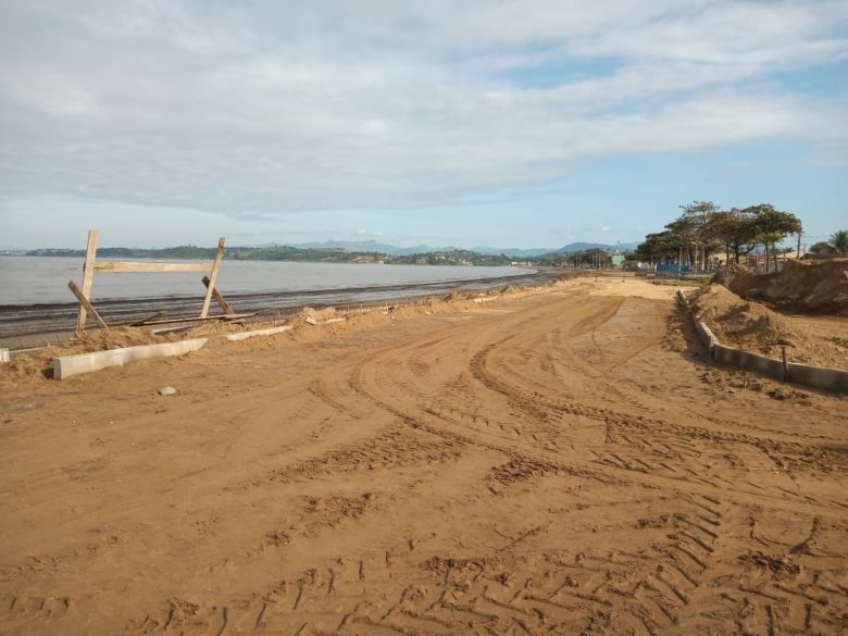 Prefeitura de Anchieta conclui muro de contenção da maré na Vila Samarco