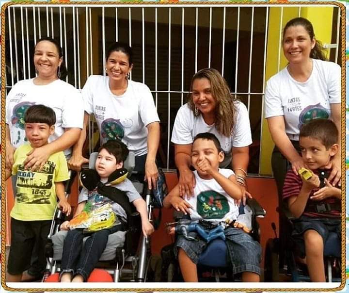 MãesColorindo - Mães cobram acessibilidade para os filhos especiais em parques e praças de Guarapari