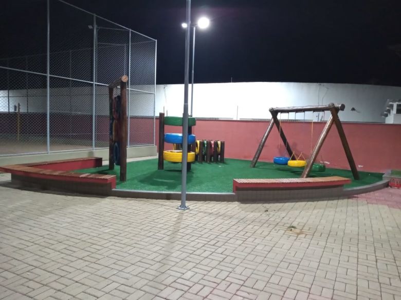 Anchieta inaugura praça e finaliza reforma da estratégia de saúde em Nova Esperança
