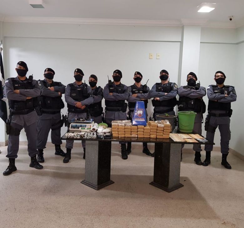 PM apreende grande quantidade de drogas e armas de fogo em Guarapari
