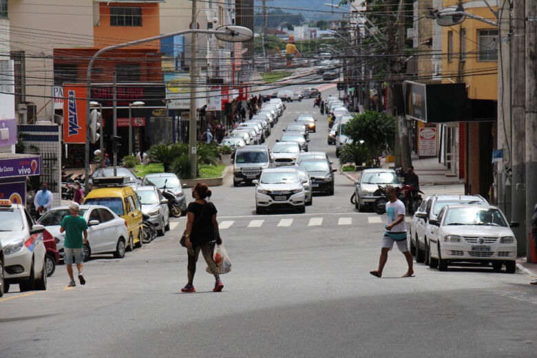Estabelecimentos voltam a funcionar sem restrição de horário, em Guarapari