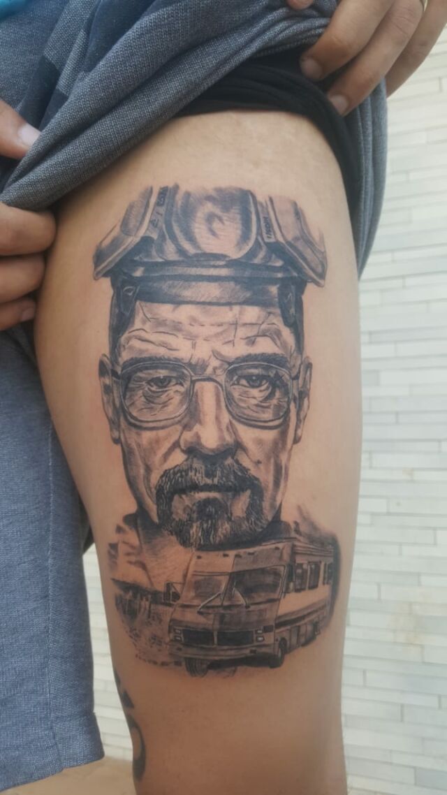 Tatuador faz sucesso com desenhos realistas e exclusivos em Guarapari