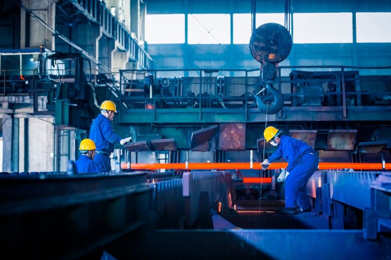interior view steel factory - Boas perspectivas para as empresas prestadoras de serviços industriais de Anchieta e Guarapari