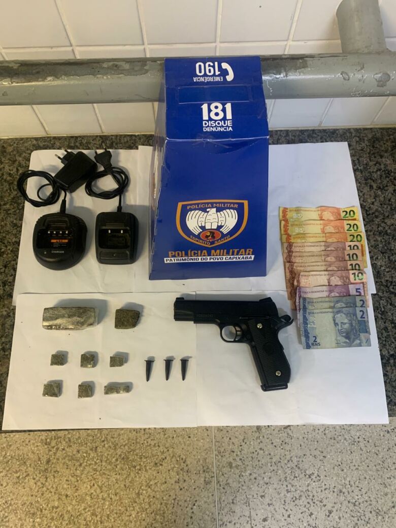 Menor é apreendido com drogas e simulacro de arma de fogo em Guarapari