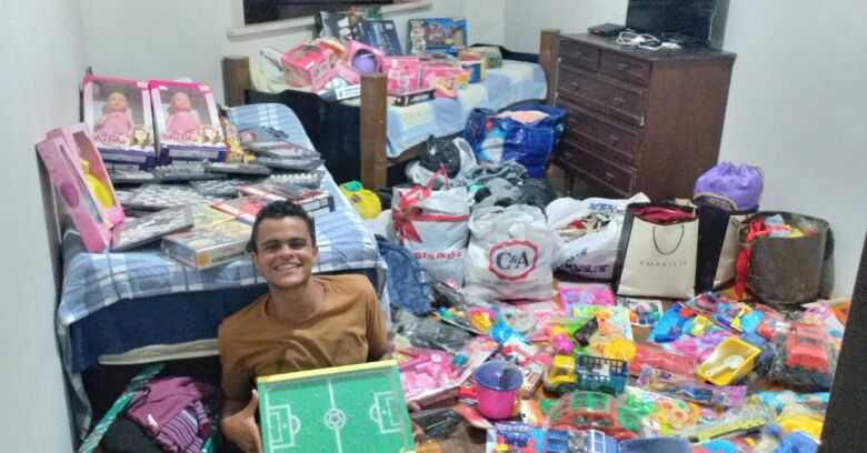 paulo victor - Jovem cria projeto social que ajuda pessoas carentes em Guarapari