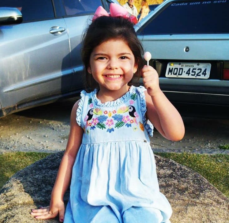 Com apenas 4 anos, menina de Guarapari lança canal no Youtube