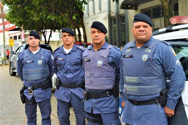Policia Militar Alfredo Chaves foto Clovis Rangel - PM e Loja Maçônica de Alfredo Chaves iniciam campanha Natal Feliz
