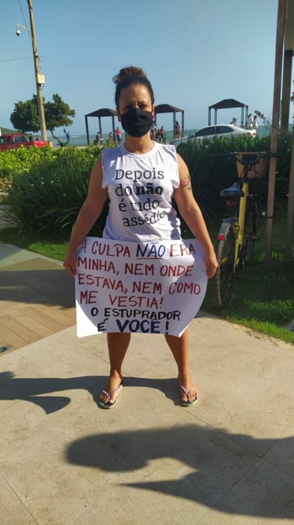 Protesto pede justiça por Mariana Ferrer, em Guarapari