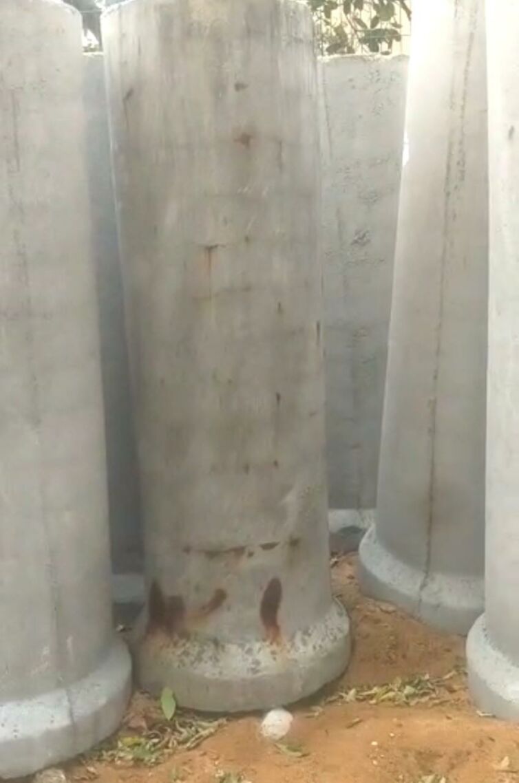 Moradora de Guarapari registra manilhas danificadas em obra no bairro Santa Mônica