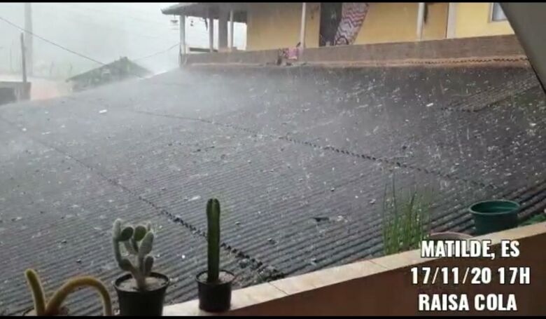 WhatsApp Image 2020 11 18 at 08.32.41 - Moradores registram chuva de granizo e ventania no interior de Alfredo Chaves