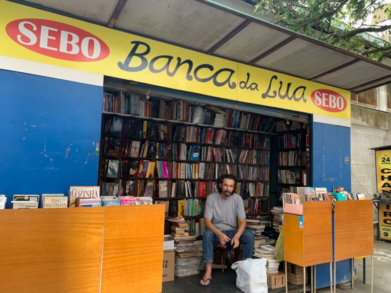 Sebo mantém venda de livros no Centro de Guarapari