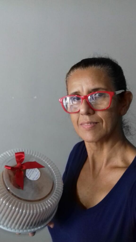 Guarapari: venda de bolos liberta mulher da depressão