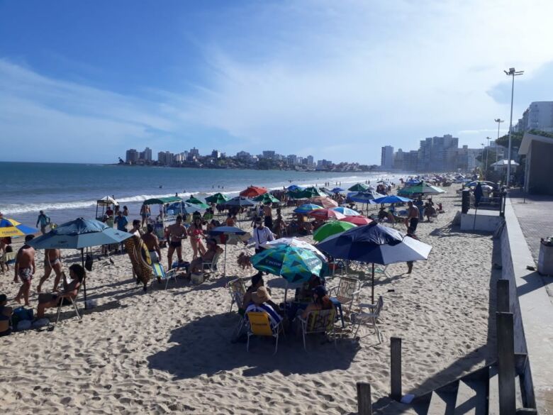 Guarapari: Praia do Morro terá 26 novas escadas de acesso a areia